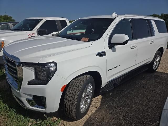 2024 GMC Yukon XL SLT — photo 1 of 4