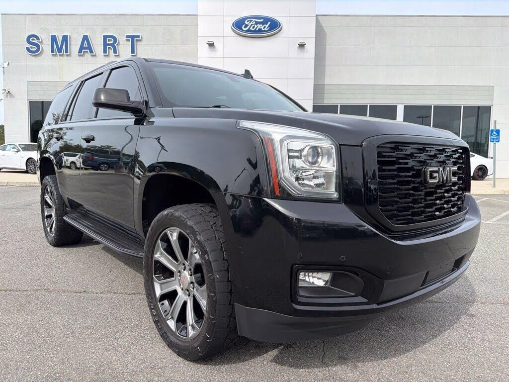2017 GMC Yukon SLE — photo 1 of 1