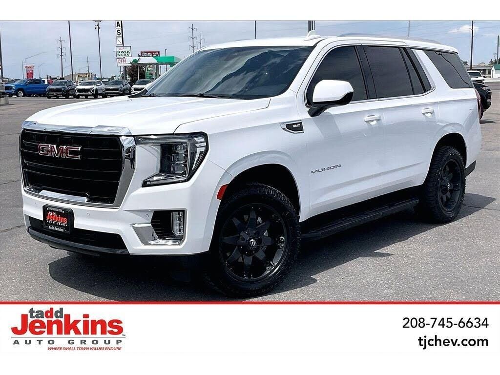 2022 GMC Yukon SLE — photo 1 of 3