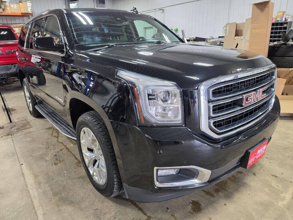 2017 GMC Yukon SLT — photo 1 of 1