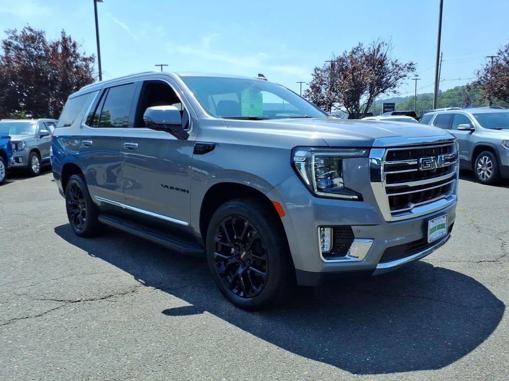 2022 GMC Yukon SLT — photo 1 of 7