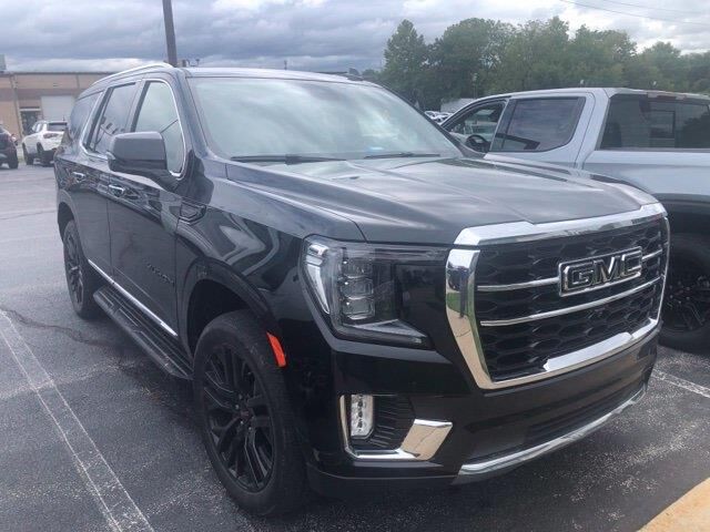 2024 GMC Yukon SLT — photo 1 of 5