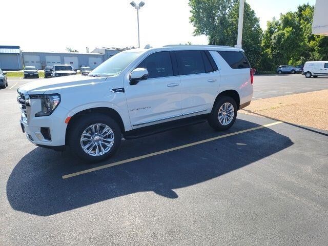 2024 GMC Yukon SLT — photo 1 of 13