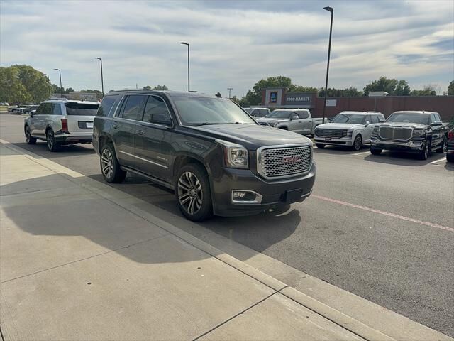 2017 GMC Yukon Denali — photo 1 of 13