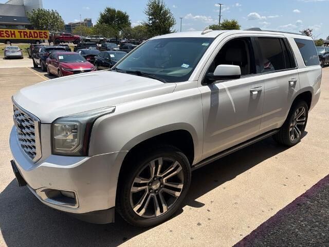 2019 GMC Yukon Denali — photo 1 of 13