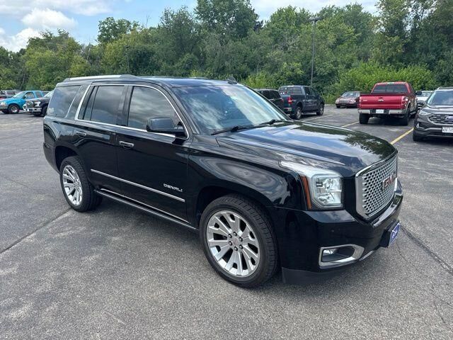 2017 GMC Yukon Denali — photo 1 of 13