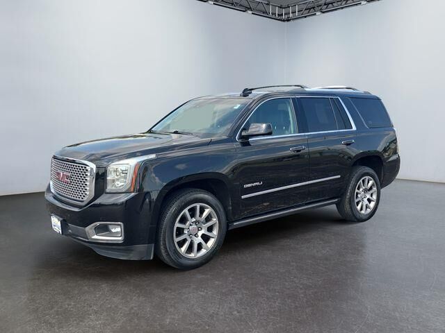 2017 GMC Yukon Denali — photo 1 of 13