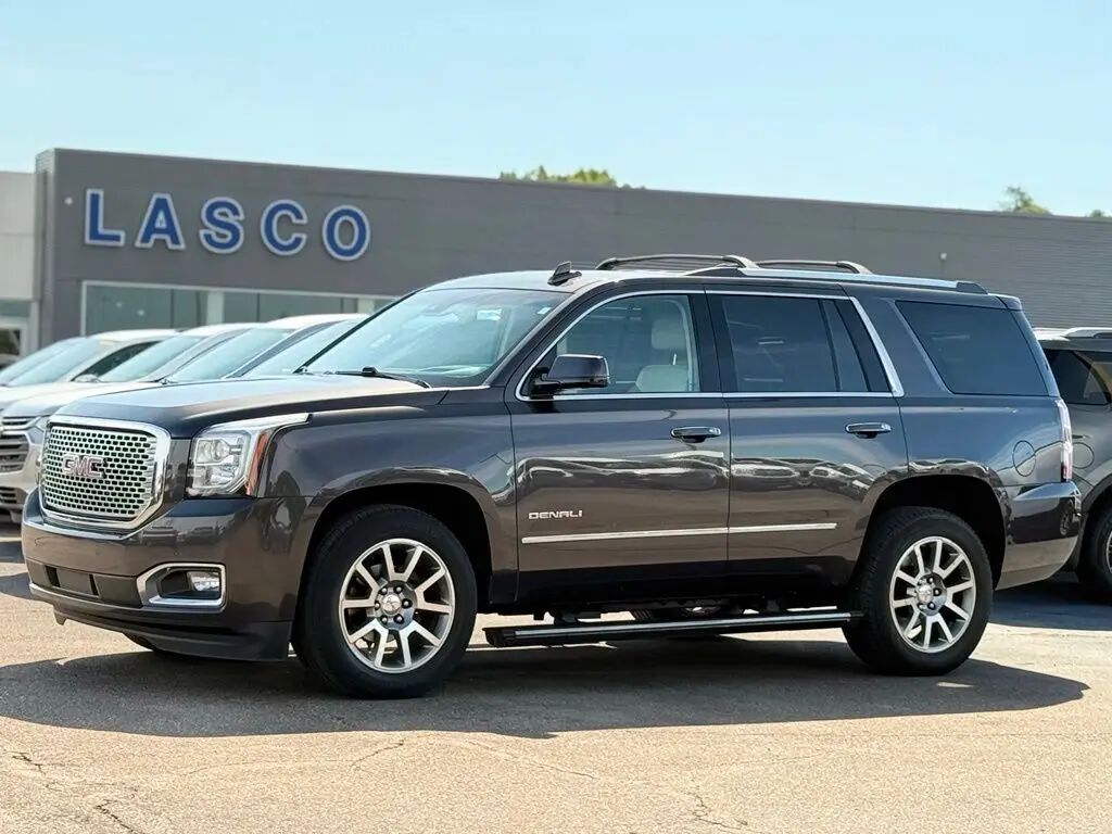 2017 GMC Yukon Denali — photo 1 of 26