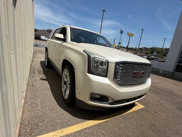 2015 GMC Yukon Denali — photo 1 of 2