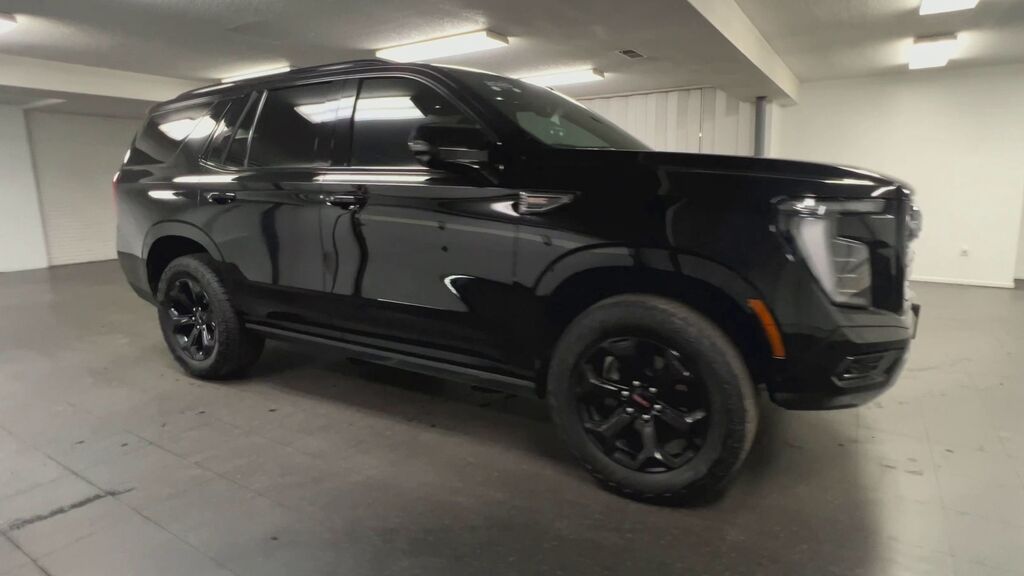 2025 GMC Yukon AT4 — photo 1 of 7