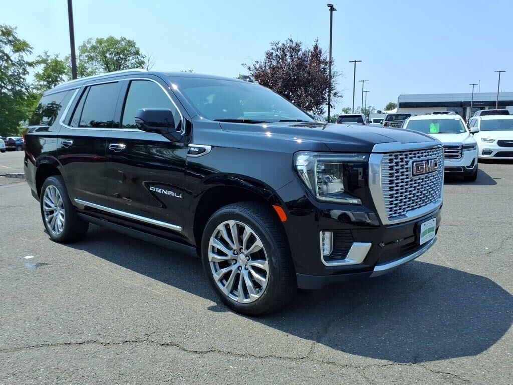 2021 GMC Yukon Denali — photo 1 of 13
