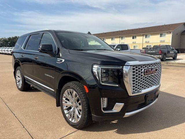 2021 GMC Yukon Denali — photo 1 of 13