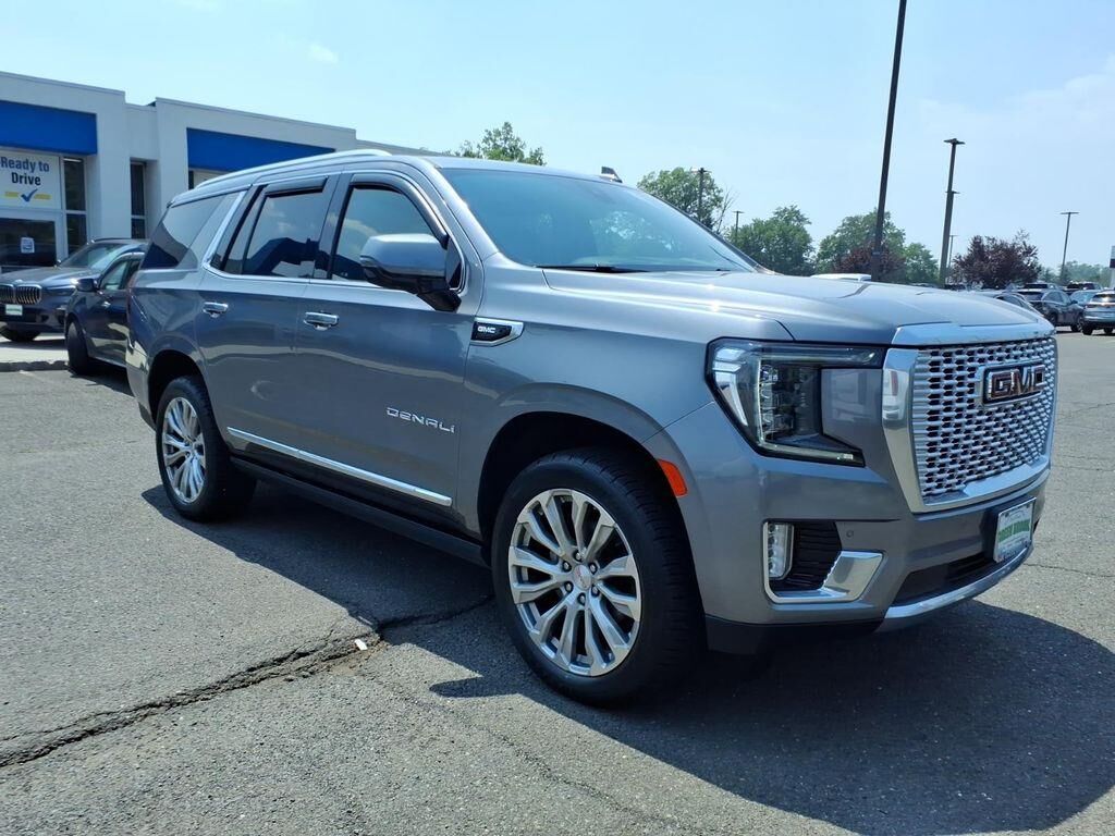 2022 GMC Yukon Denali — photo 1 of 3