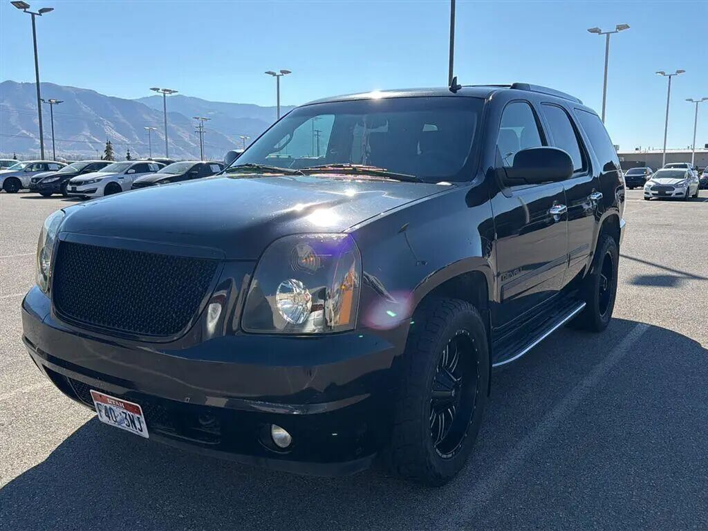 2011 GMC Yukon Denali — photo 1 of 3