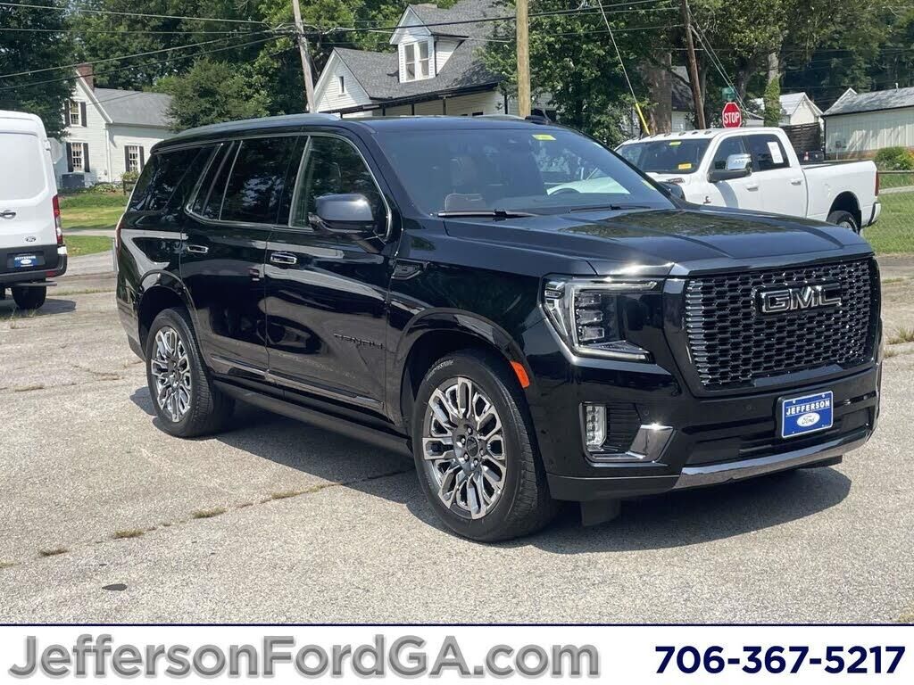 2023 GMC Yukon Denali Ultimate — photo 1 of 2