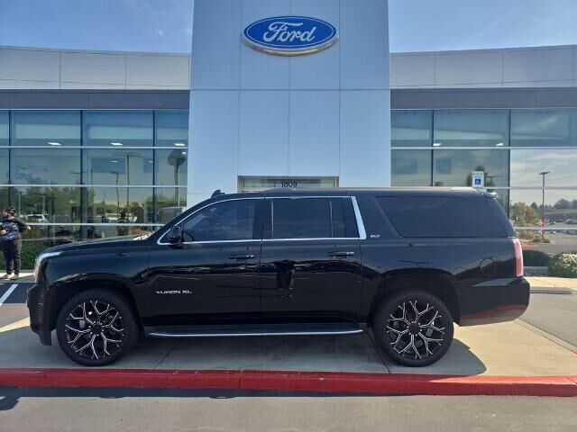 2019 GMC Yukon XL SLT — photo 1 of 26