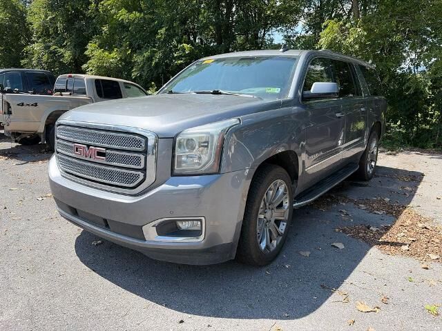 2019 GMC Yukon XL SLT — photo 1 of 4