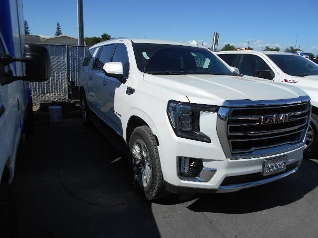 2023 GMC Yukon XL SLT — photo 1 of 13