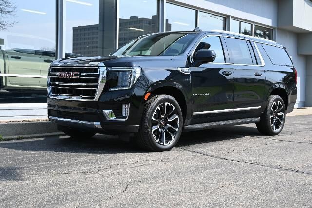 2022 GMC Yukon XL SLT — photo 1 of 39