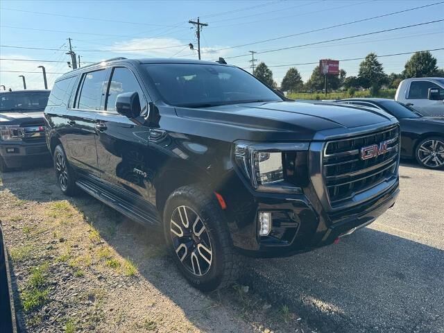 2021 GMC Yukon XL AT4 — photo 1 of 3