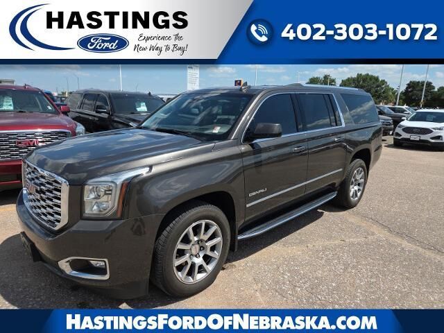 2019 GMC Yukon XL Denali — photo 1 of 26