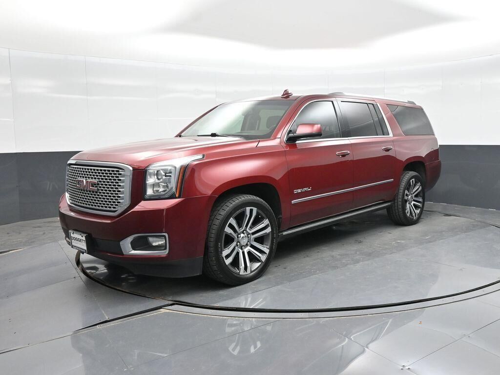 2017 GMC Yukon XL Denali — photo 1 of 2