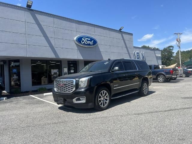 2020 GMC Yukon XL Denali — photo 1 of 27