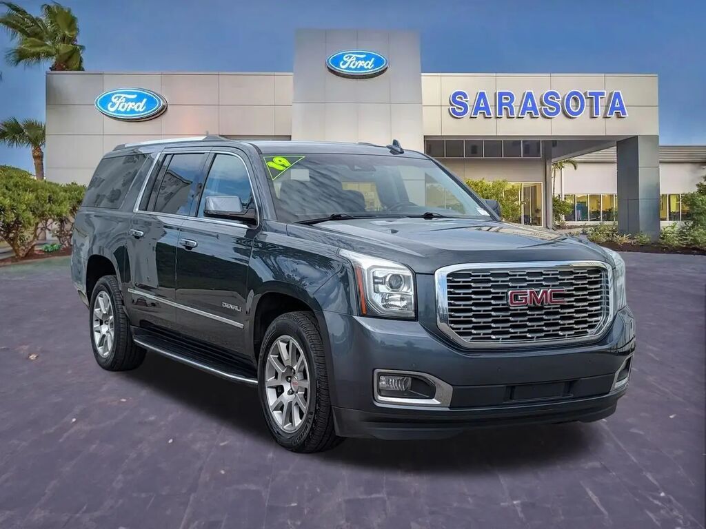 2019 GMC Yukon XL Denali — photo 1 of 26