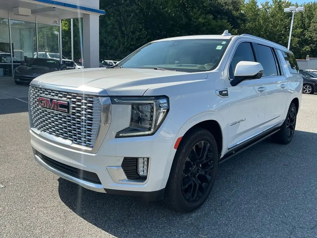 2022 GMC Yukon XL Denali — photo 1 of 8