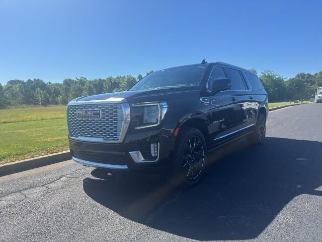 2023 GMC Yukon XL Denali — photo 1 of 13
