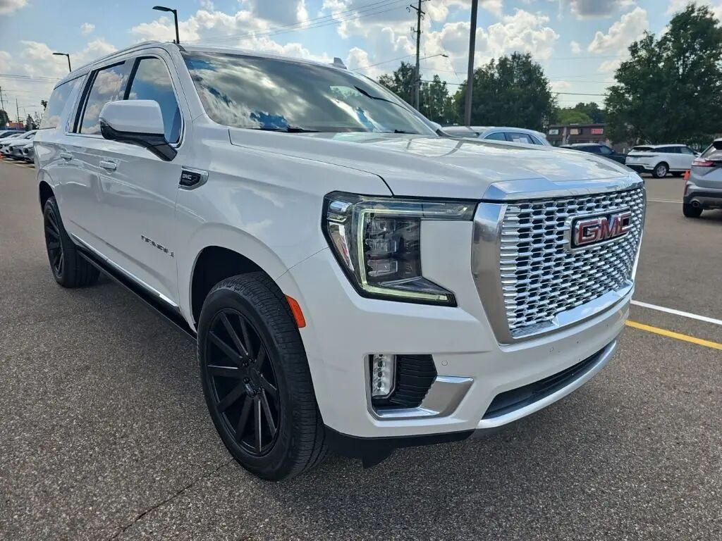 2021 GMC Yukon XL Denali — photo 1 of 13