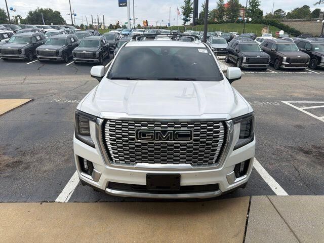2021 GMC Yukon XL Denali — photo 1 of 9