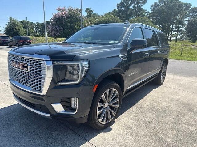 2021 GMC Yukon XL Denali — photo 1 of 2