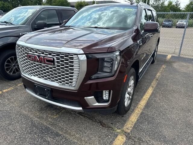 2023 GMC Yukon XL Denali — photo 1 of 13