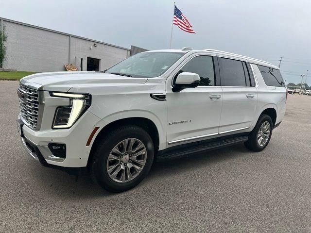 2025 GMC Yukon XL Denali — photo 1 of 8