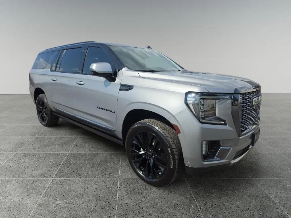 2024 GMC Yukon XL Denali Ultimate — photo 1 of 17