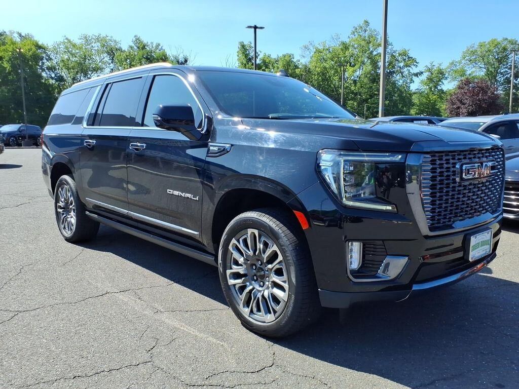 2023 GMC Yukon XL Denali Ultimate — photo 1 of 26