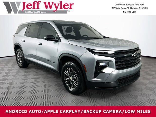 2024 Chevrolet Traverse LS — photo 1 of 6