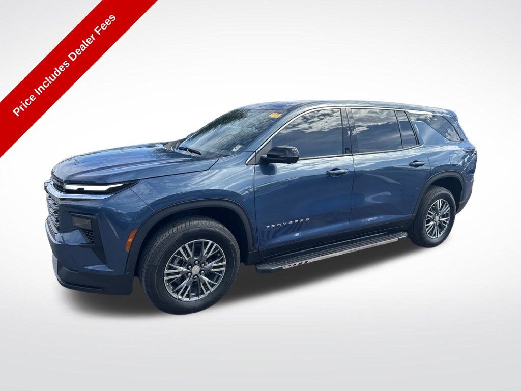 2024 Chevrolet Traverse LS — photo 1 of 13