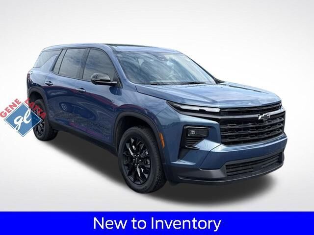2024 Chevrolet Traverse LS — photo 1 of 5