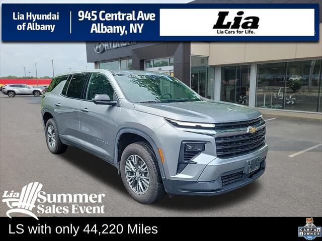 2024 Chevrolet Traverse LS — photo 1 of 19