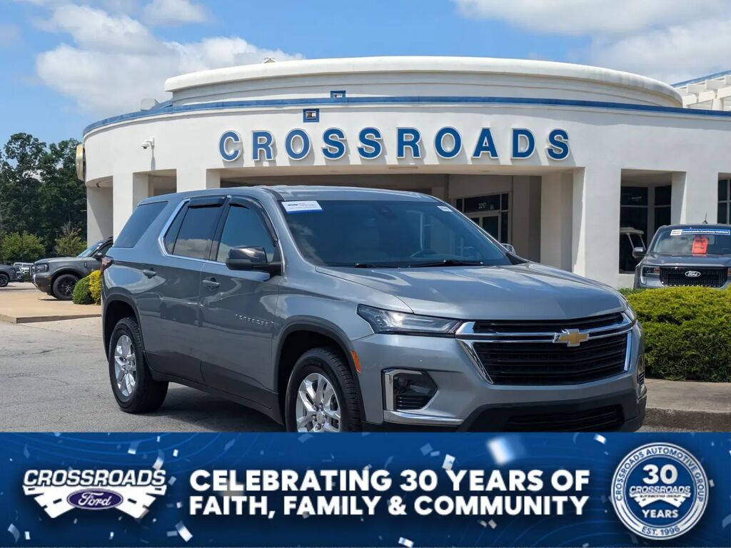 2023 Chevrolet Traverse LS — photo 1 of 14