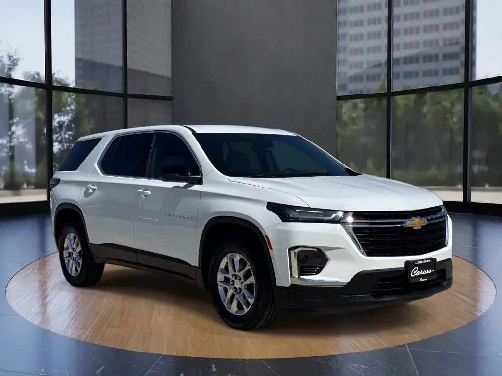 2022 Chevrolet Traverse LS — photo 1 of 13