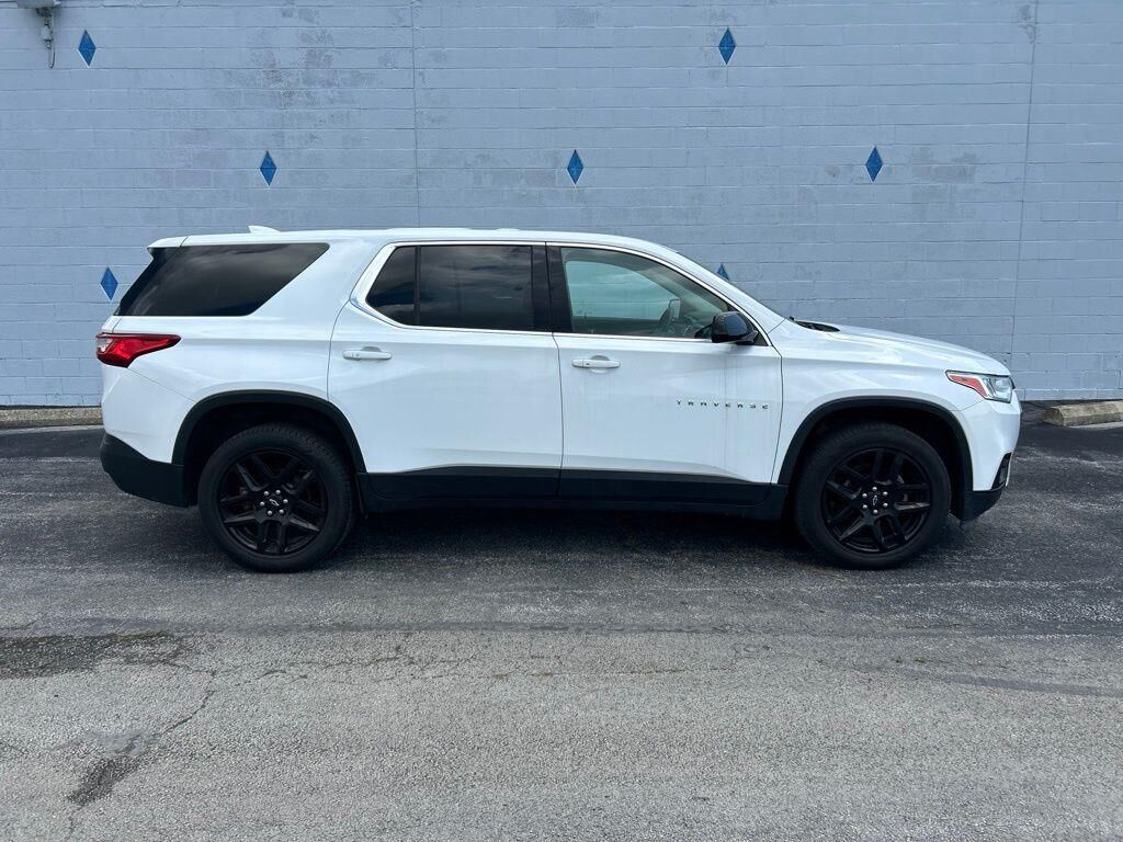 2020 Chevrolet Traverse LS — photo 1 of 25