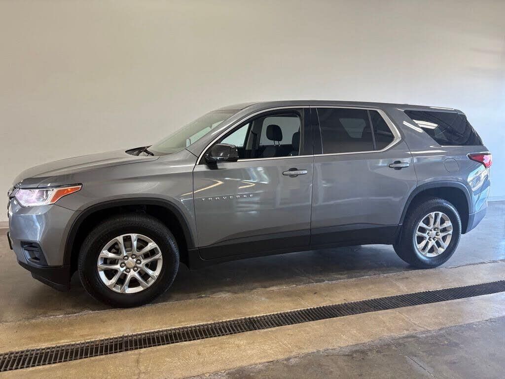 2018 Chevrolet Traverse LS — photo 1 of 14