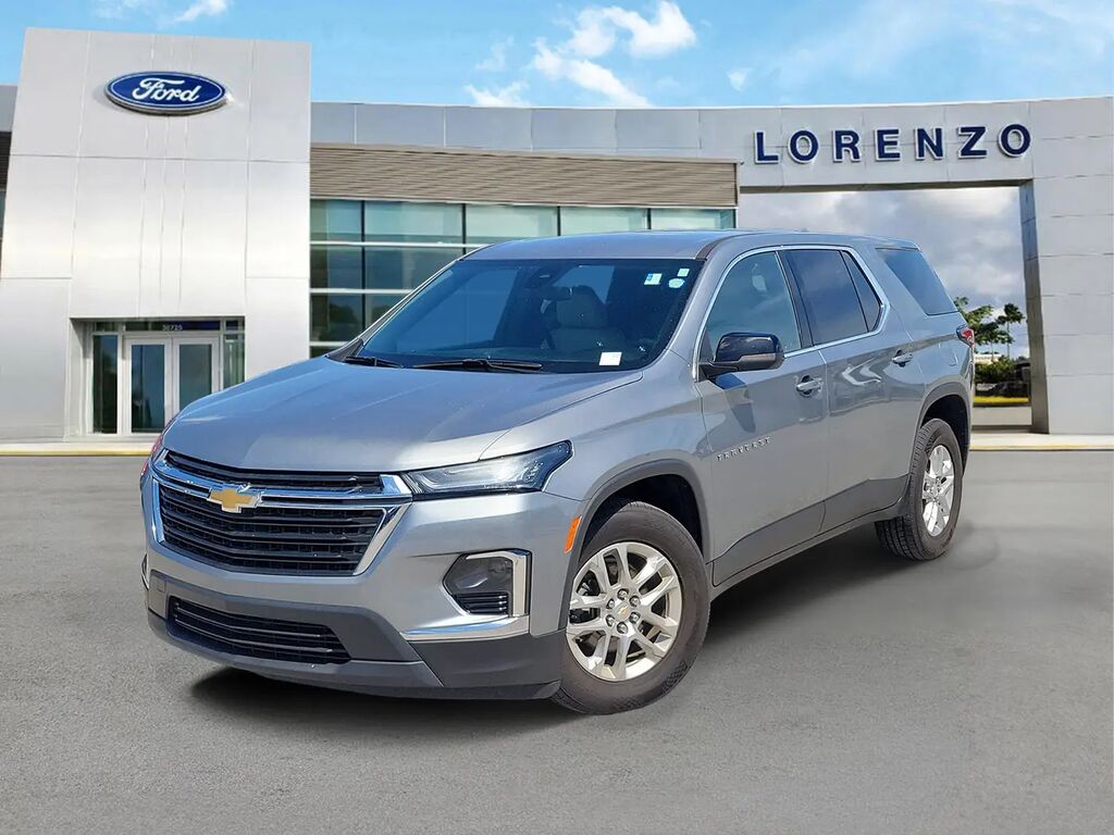 2023 Chevrolet Traverse LS — photo 1 of 13