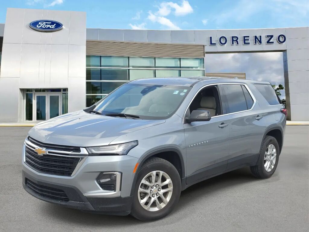 2023 Chevrolet Traverse LS — photo 1 of 13