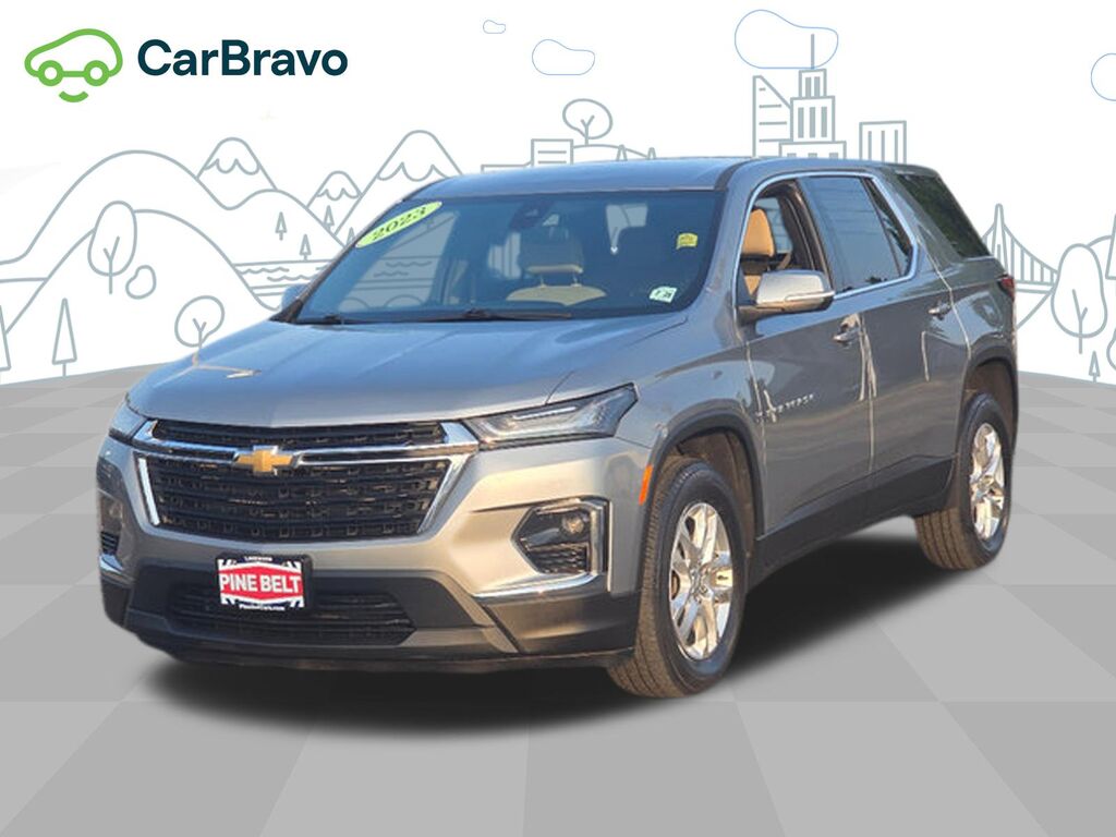 2023 Chevrolet Traverse LS — photo 1 of 6