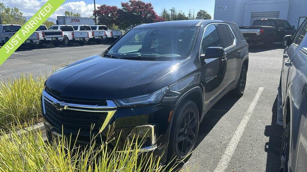 2022 Chevrolet Traverse LS — photo 1 of 1