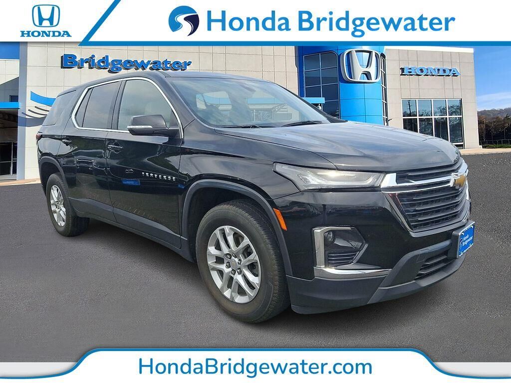 2023 Chevrolet Traverse LS — photo 1 of 13